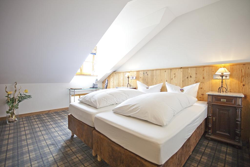 Die Post Landgasthof Aufkirchen Berg am Starnberger See Quarto foto