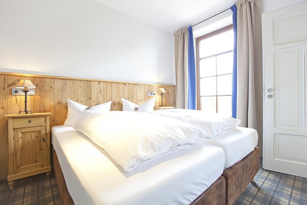 Die Post Landgasthof Aufkirchen Berg am Starnberger See Quarto foto